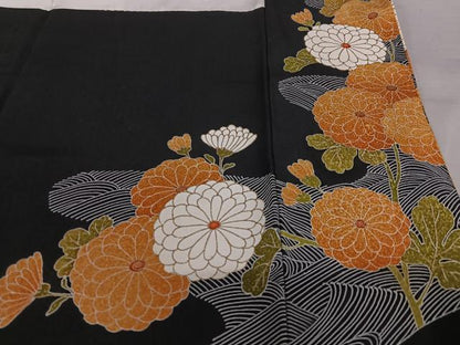 平和屋着物●豪華黒留袖　友禅　駒刺繍　立波菊文　金彩　正絹　逸品　AAAY0176zg
