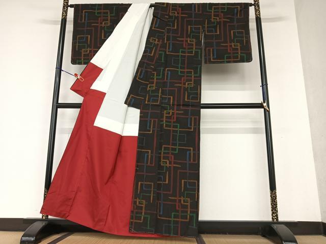 平和屋着物●本場大島紬 一元７マルキ 幾何学文様 黒地 正絹 逸品 AAAY0178zg