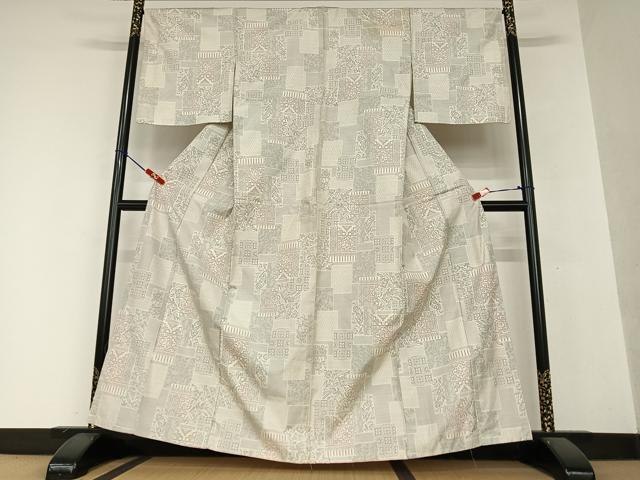 平和屋着物●本場大島紬 白大島 120亀甲 飛び亀甲柄 色紙重ね花文 正絹 逸品 AAAY0206zg