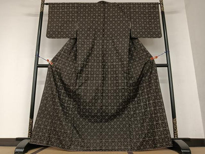 平和屋着物●本場大島紬 泥染め 一元7マルキ 格子花文 正絹 逸品 AAAY0277zg