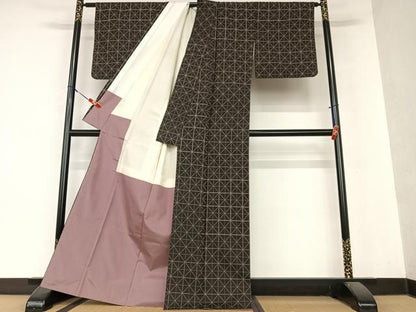 平和屋着物●本場大島紬 泥染め 一元7マルキ 格子花文 正絹 逸品 AAAY0277zg
