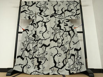 平和屋着物●本疋田絞り　小紋　舞花文　黒地　正絹　逸品　AAAY0300zg