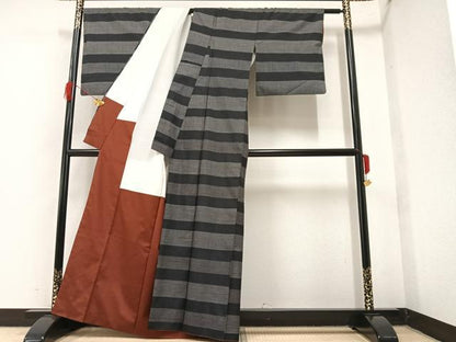 平和屋着物●本場大島紬　100亀甲　横段文　正絹　逸品　AAAY0365ph