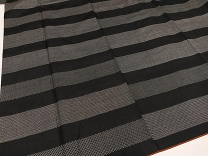 平和屋着物●本場大島紬　100亀甲　横段文　正絹　逸品　AAAY0365ph