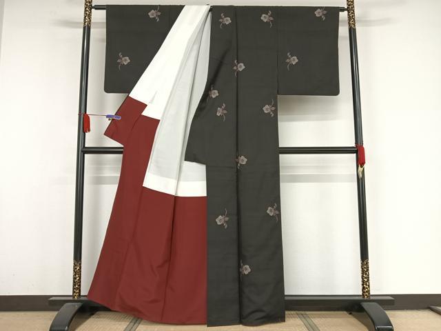 平和屋着物●本場大島紬　アンサンブル　カタス９マルキ　地空　椿　黒地　正絹　逸品　AAAY1491np