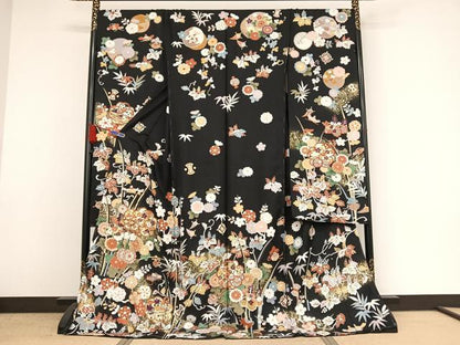 平和屋着物●豪華振袖　友禅　駒刺繍　吉祥草花文　黒地　金糸　仮絵羽　逸品　未使用　AAAY1519np