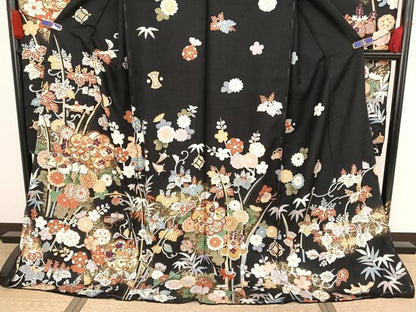 平和屋着物●豪華振袖　友禅　駒刺繍　吉祥草花文　黒地　金糸　仮絵羽　逸品　未使用　AAAY1519np