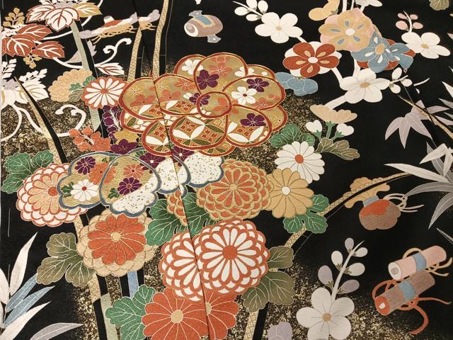 平和屋着物●豪華振袖　友禅　駒刺繍　吉祥草花文　黒地　金糸　仮絵羽　逸品　未使用　AAAY1519np