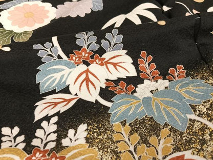 平和屋着物●豪華振袖　友禅　駒刺繍　吉祥草花文　黒地　金糸　仮絵羽　逸品　未使用　AAAY1519np