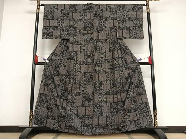 平和屋着物●本場大島紬 一元絣 更紗花文 黒地 正絹 逸品 AAAY1521np