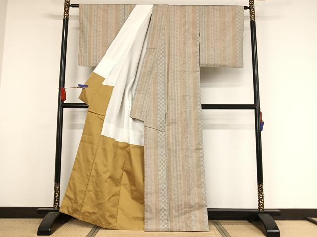 平和屋着物●東郷織物謹製　本場大島紬　手織り　草木染　160亀甲　寄せ絣縞　証紙付き　正絹　逸品　AAAY1529np