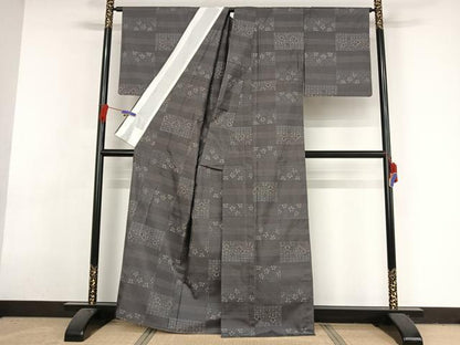 平和屋着物▽入来玄彩 本場大島紬 単衣 竹炭染 横段花文 カネトク謹製 証紙付き 正絹 逸品 AAAY1752np
