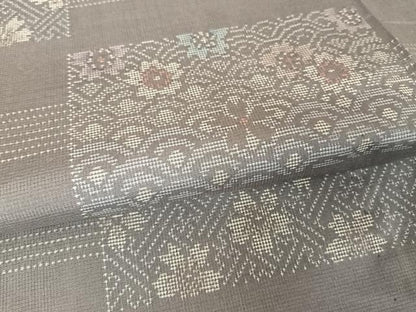 平和屋着物▽入来玄彩 本場大島紬 単衣 竹炭染 横段花文 カネトク謹製 証紙付き 正絹 逸品 AAAY1752np