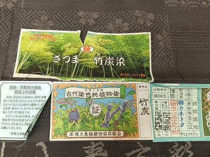 平和屋着物▽入来玄彩 本場大島紬 単衣 竹炭染 横段花文 カネトク謹製 証紙付き 正絹 逸品 AAAY1752np
