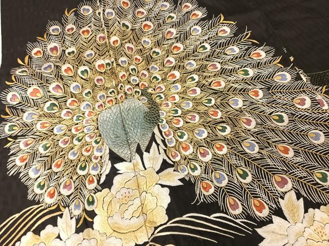 平和屋着物▽総刺繍 単衣 黒留袖 中国三大刺繍 汕頭刺繍 スワトウ刺繍 作家物 喜久郎 紬地 孔雀花文 金糸 正絹 逸品 AAAY1754np