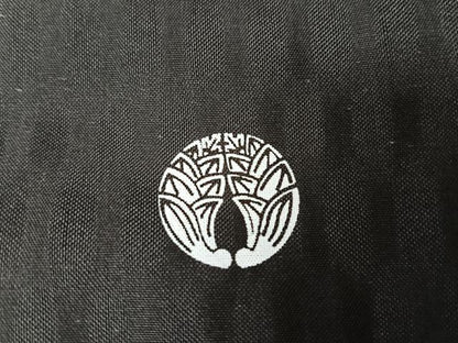 平和屋着物▽総刺繍 単衣 黒留袖 中国三大刺繍 汕頭刺繍 スワトウ刺繍 作家物 喜久郎 紬地 孔雀花文 金糸 正絹 逸品 AAAY1754np
