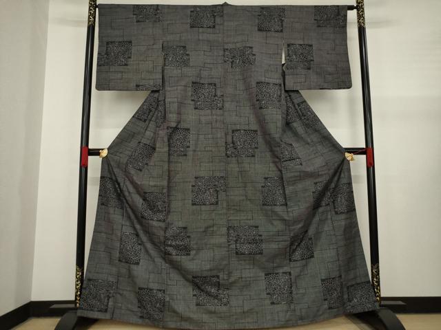 平和屋着物●本場大島紬　一元絣　色紙重ね花文　黒地　正絹　逸品　AAAY1880ck