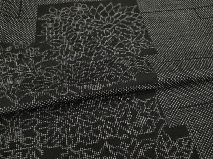 平和屋着物●本場大島紬　一元絣　色紙重ね花文　黒地　正絹　逸品　AAAY1880ck