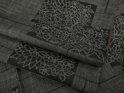 平和屋着物●本場大島紬　一元絣　色紙重ね花文　黒地　正絹　逸品　AAAY1880ck