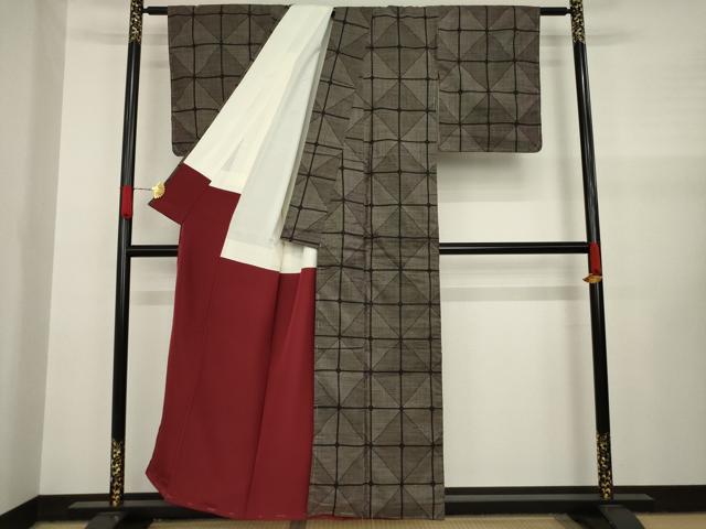 平和屋着物●本場大島紬 泥染 一元７マルキ 菱文 正絹 逸品 AAAY1916ck