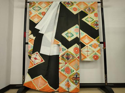 平和屋着物●豪華振袖　駒刺繍　向かい鶴花菱文　黒地　金彩　正絹　逸品　AAAY1920ck
