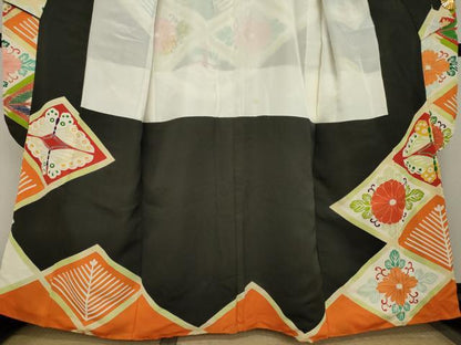 平和屋着物●豪華振袖　駒刺繍　向かい鶴花菱文　黒地　金彩　正絹　逸品　AAAY1920ck