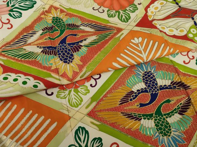 平和屋着物●豪華振袖　駒刺繍　向かい鶴花菱文　黒地　金彩　正絹　逸品　AAAY1920ck