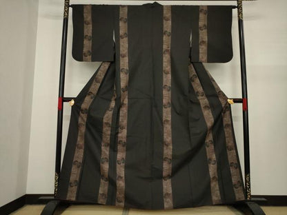 平和屋着物●本場大島紬　一元７マルキ　舞蝶間道　正絹　逸品　AAAY1956ck