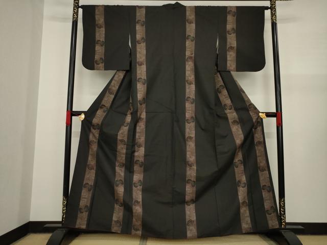 平和屋着物●本場大島紬　一元７マルキ　舞蝶間道　正絹　逸品　AAAY1956ck
