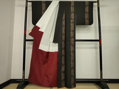平和屋着物●本場大島紬　一元７マルキ　舞蝶間道　正絹　逸品　AAAY1956ck