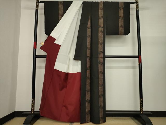 平和屋着物●本場大島紬　一元７マルキ　舞蝶間道　正絹　逸品　AAAY1956ck