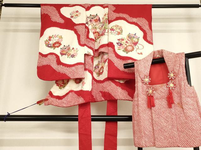 平和屋着物[]七五三　女の子　３歳　のしめ　祝着・被布セット　絞り　糸巻き花丸文　金彩　正絹　逸品　AAAY2448ja