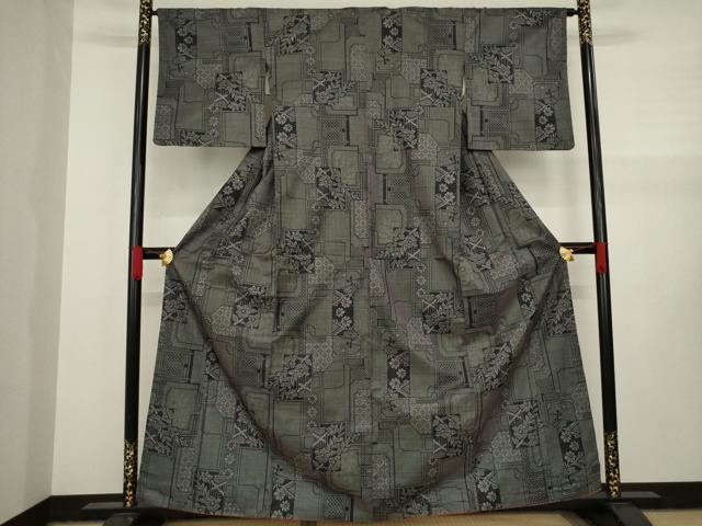 平和屋着物●本場大島紬 一元絣 色紙重ね花文 黒地 正絹 逸品 AAAY4691ck