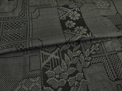平和屋着物●本場大島紬 一元絣 色紙重ね花文 黒地 正絹 逸品 AAAY4691ck