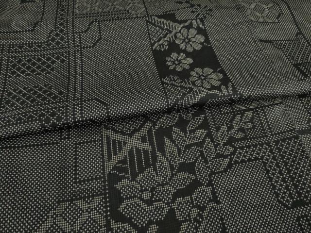 平和屋着物●本場大島紬 一元絣 色紙重ね花文 黒地 正絹 逸品 AAAY4691ck