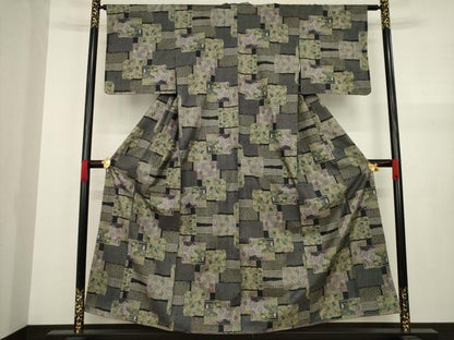 平和屋着物●本場大島紬 一元７マルキ 色紙重ね文 黒地 正絹 逸品 未使用 AAAY4704ck