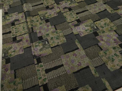平和屋着物●本場大島紬 一元７マルキ 色紙重ね文 黒地 正絹 逸品 未使用 AAAY4704ck