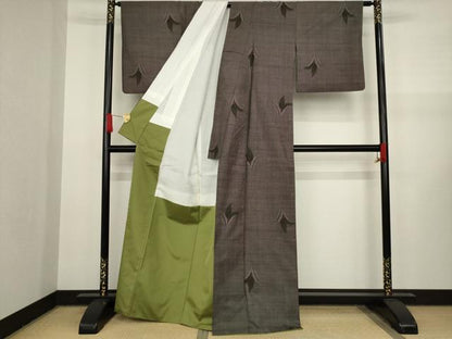 平和屋着物●本場大島紬 カタス7マルキ 南天文 正絹 逸品 AAAY4746ck