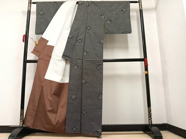 平和屋着物●本場大島紬　一元絣　花菱文　正絹　逸品　AAAY5949ph