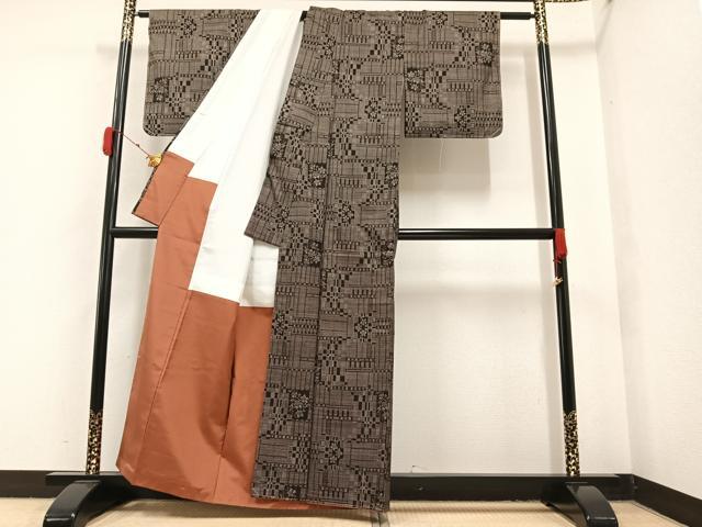 平和屋着物●本場大島紬　一元7マルキ　エ霞枝花文　黒地　正絹　逸品　未使用　AABF3021cs 平和屋着物○本場大島紬 一元7マルキ 枝花文 正絹 逸品 未使用