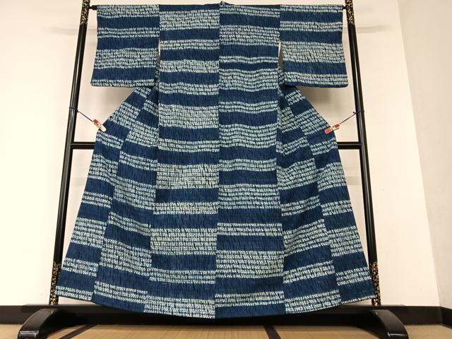 平和屋着物●本藍　紬　絞り　段違い文　正絹　逸品　AAAY6488zg