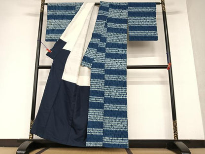 平和屋着物●本藍　紬　絞り　段違い文　正絹　逸品　AAAY6488zg