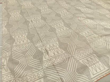 平和屋着物●本場大島紬 白大島 一元絣 幾何学文様 正絹 逸品 AAAY6525zg