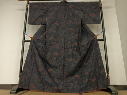 平和屋着物●本場結城紬　重要無形文化財　80亀甲　草花文　正絹　逸品　AAAY6634zg