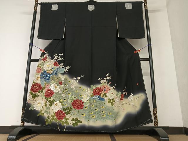 平和屋着物●豪華黒留袖 友禅 作家物 刺繍 孔雀花文 暈し染め 金彩 正絹 逸品 未使用 AAAY6658zg