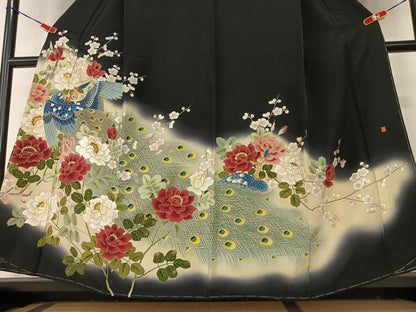 平和屋着物●豪華黒留袖 友禅 作家物 刺繍 孔雀花文 暈し染め 金彩 正絹 逸品 未使用 AAAY6658zg