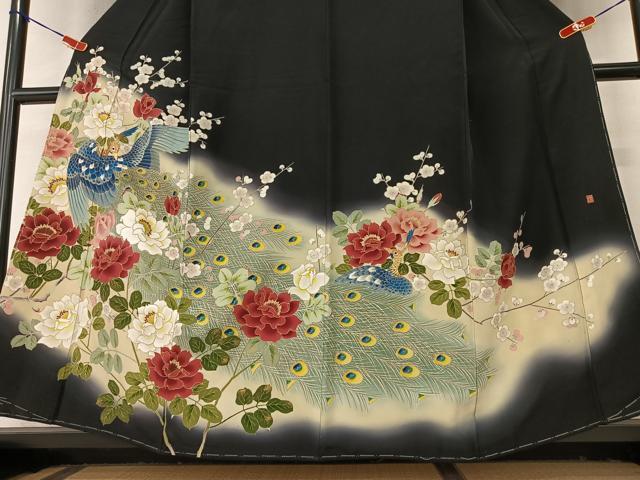 平和屋着物●豪華黒留袖 友禅 作家物 刺繍 孔雀花文 暈し染め 金彩 正絹 逸品 未使用 AAAY6658zg