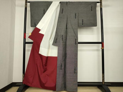 平和屋着物●本場大島紬 カタス9マルキ 短冊葡萄唐草文 黒地 正絹 逸品 AAAY7383ck