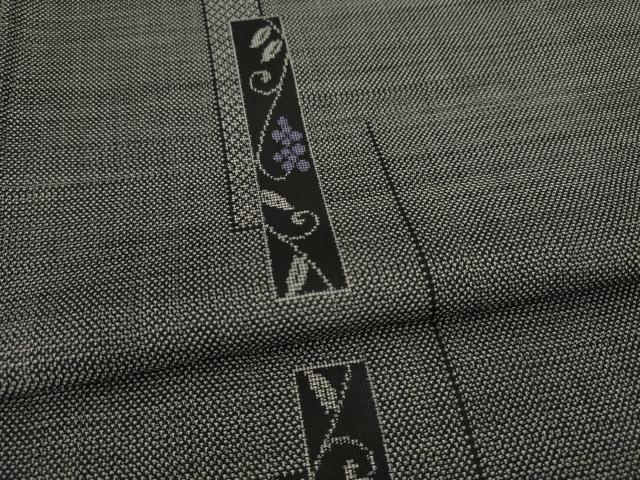 平和屋着物●本場大島紬 カタス9マルキ 短冊葡萄唐草文 黒地 正絹 逸品 AAAY7383ck