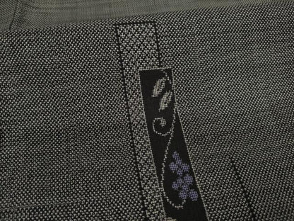 平和屋着物●本場大島紬 カタス9マルキ 短冊葡萄唐草文 黒地 正絹 逸品 AAAY7383ck